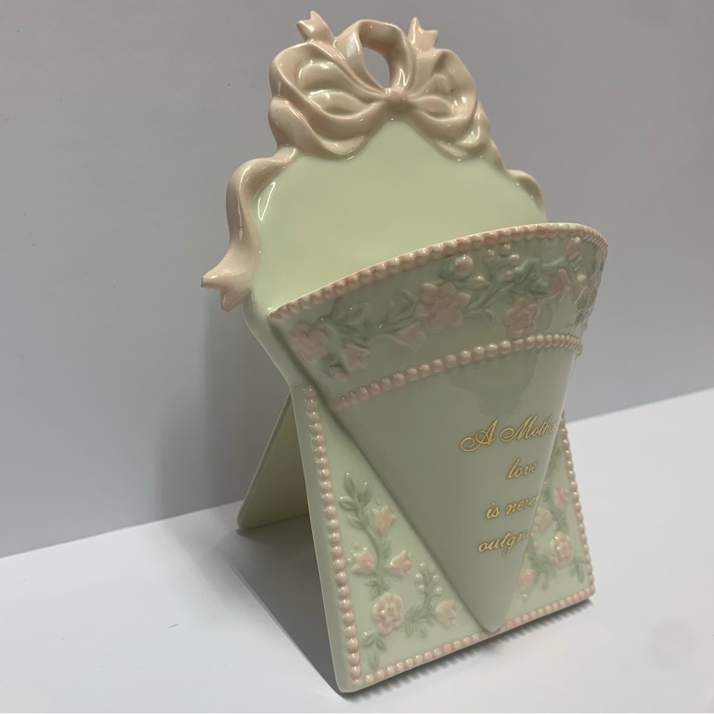 Vintage Avon Gift Collection Sentimental Moments Porcelain Vase - Mother - Picture 4 of 15